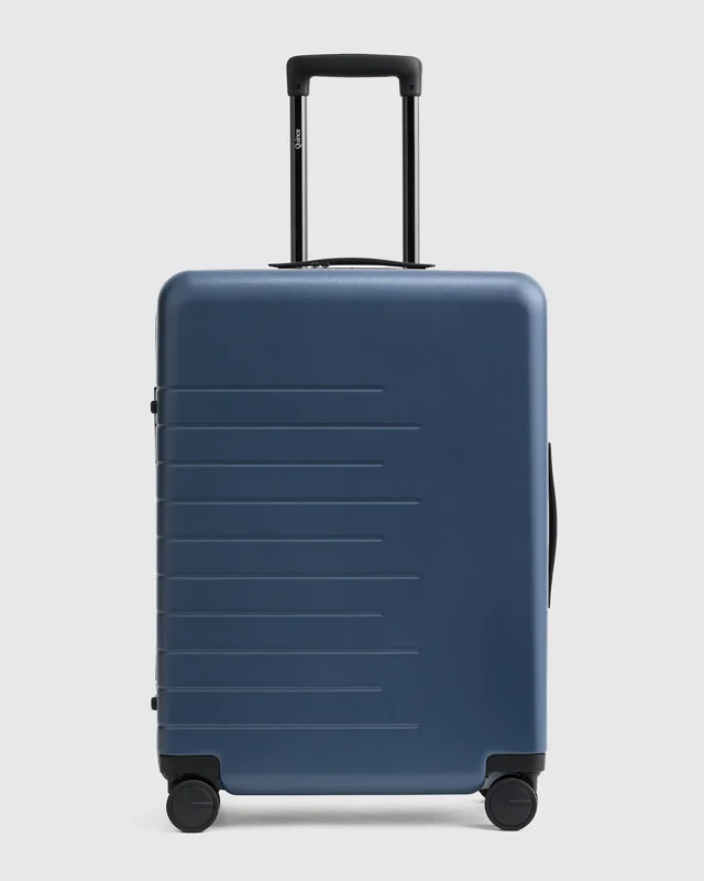 Expandable Medium Check-In Suitcase in Navy